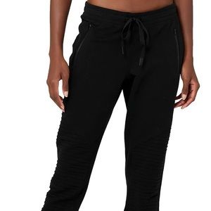 Alo yoga blackb by urban Moto sweat pants